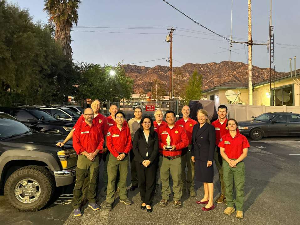 Altadena Mountain Rescue Team w 2025 CCROA Award